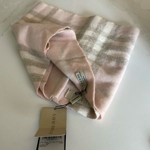 Woman’s Burberry Cadhmere Snood